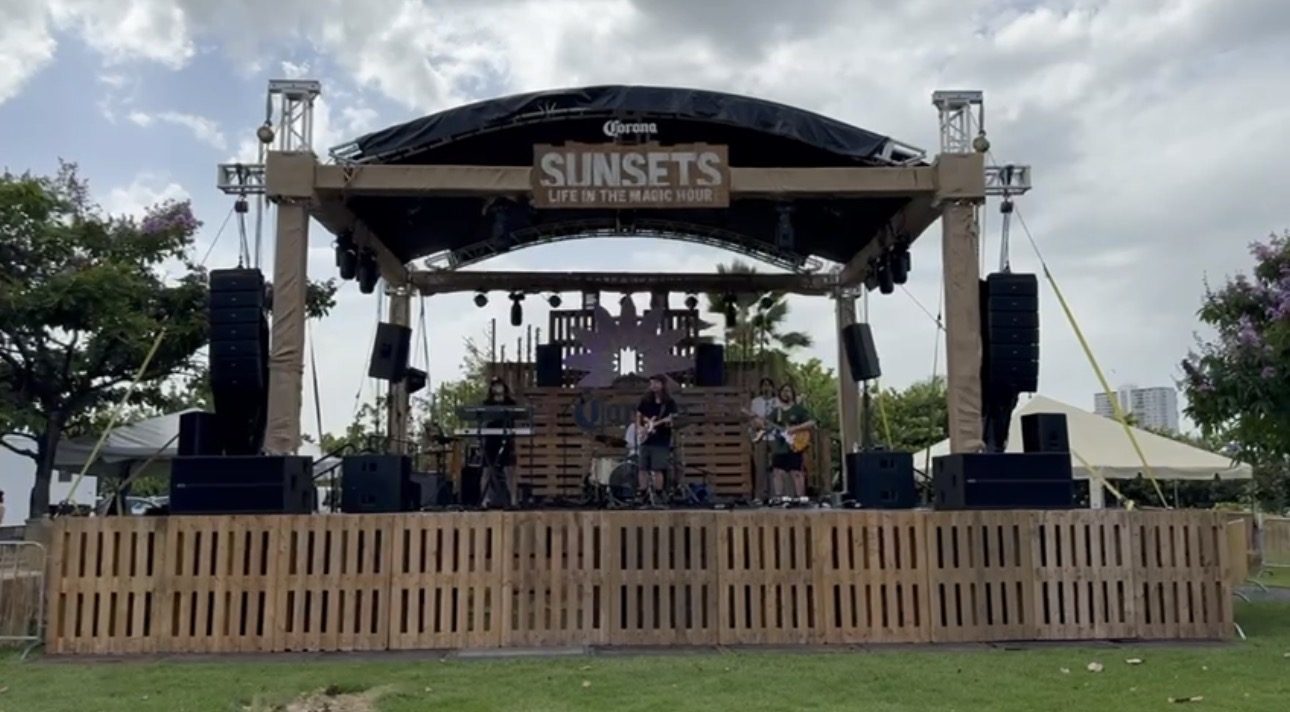 Montaje de festival Corona Sunsets